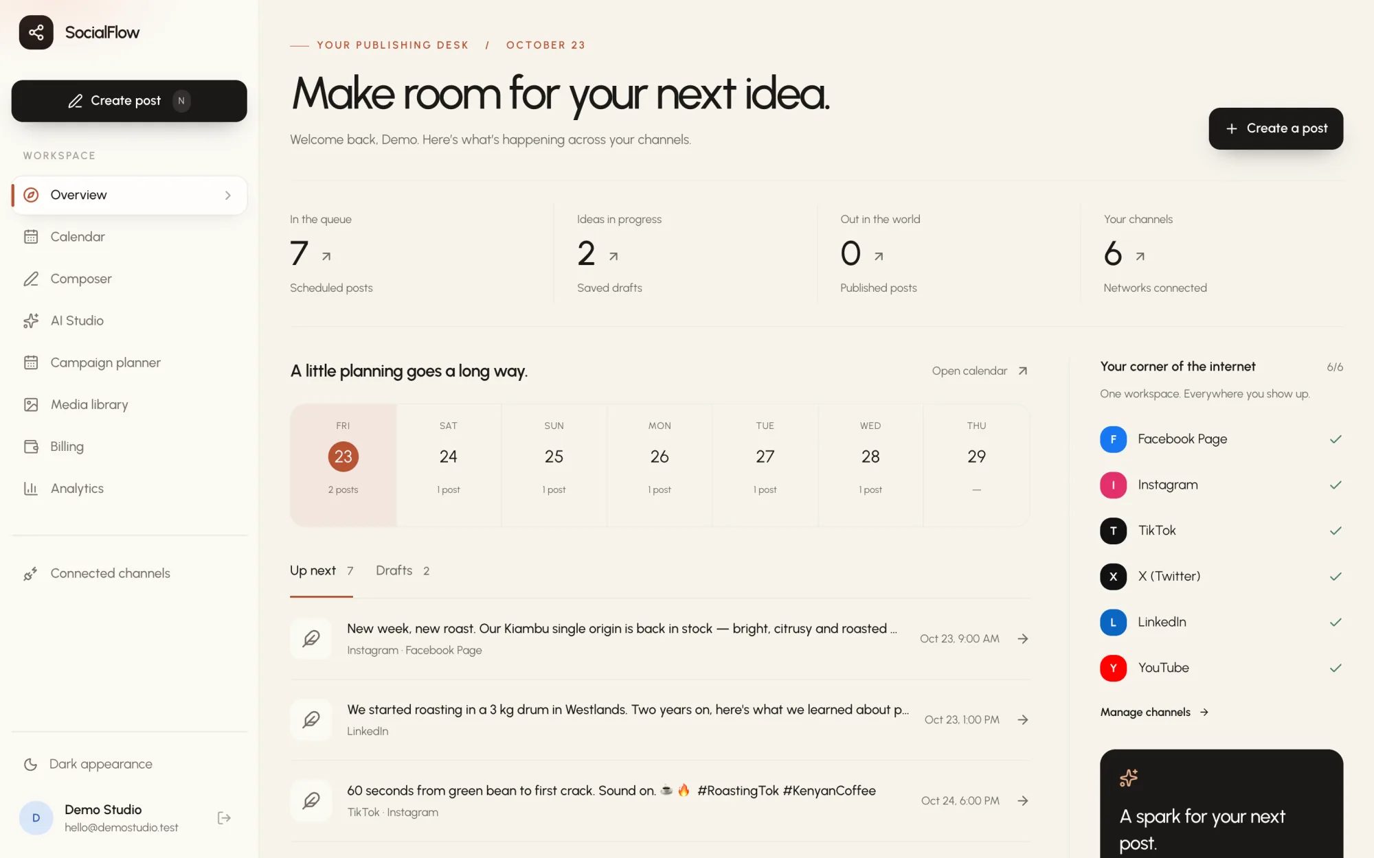 The SocialFlow overview: seven scheduled posts, two drafts, six connected networks and a week planner.